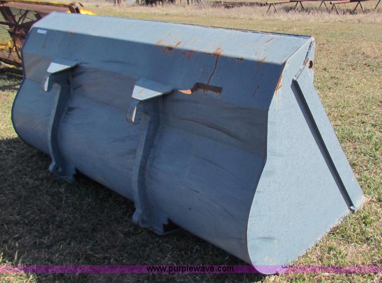 image for item I9687 Volvo 3 yard bucket