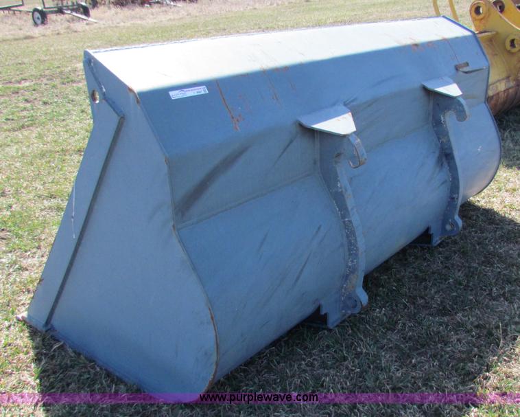 image for item I9687 Volvo 3 yard bucket