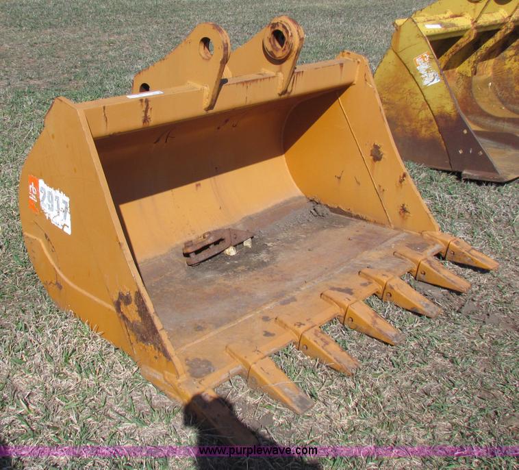 image for item I9694 66" toothed excavator bucket
