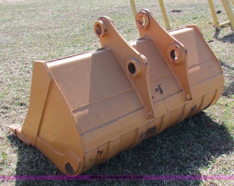 image for item I9694 66" toothed excavator bucket