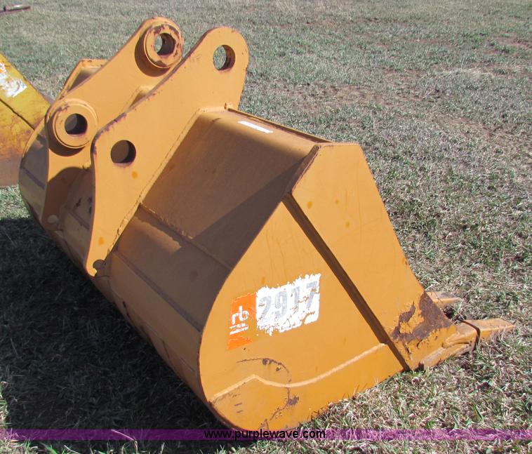 image for item I9694 66" toothed excavator bucket