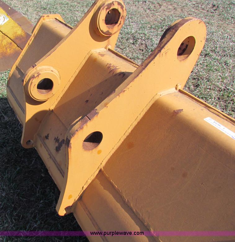 image for item I9694 66" toothed excavator bucket