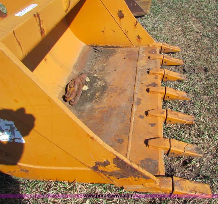 image for item I9694 66" toothed excavator bucket