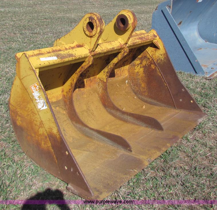 image for item I9695 6' excavator bucket