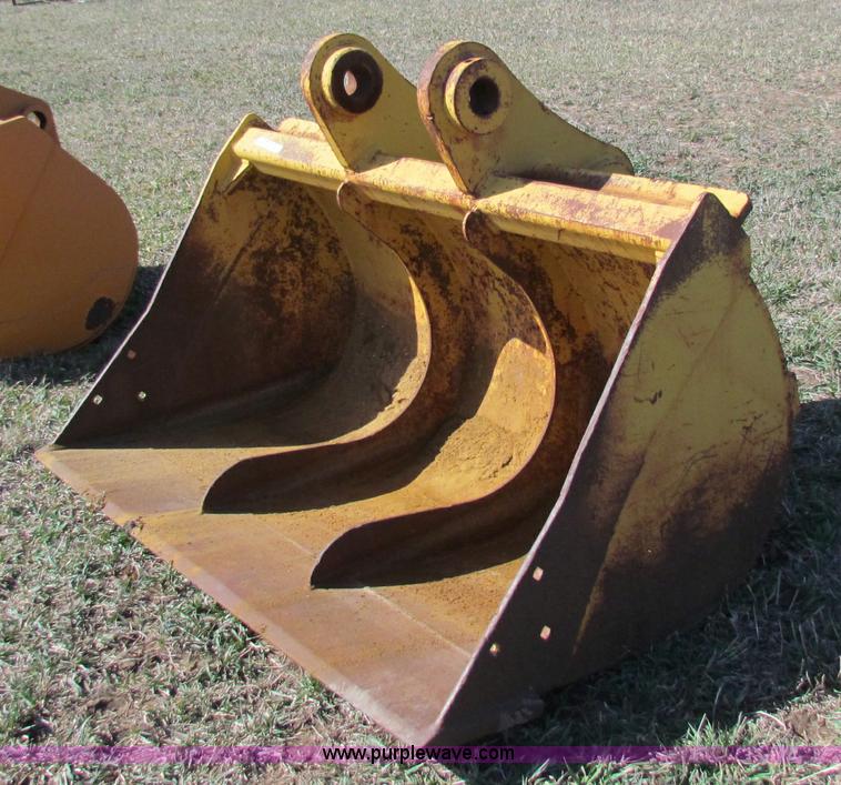 image for item I9695 6' excavator bucket