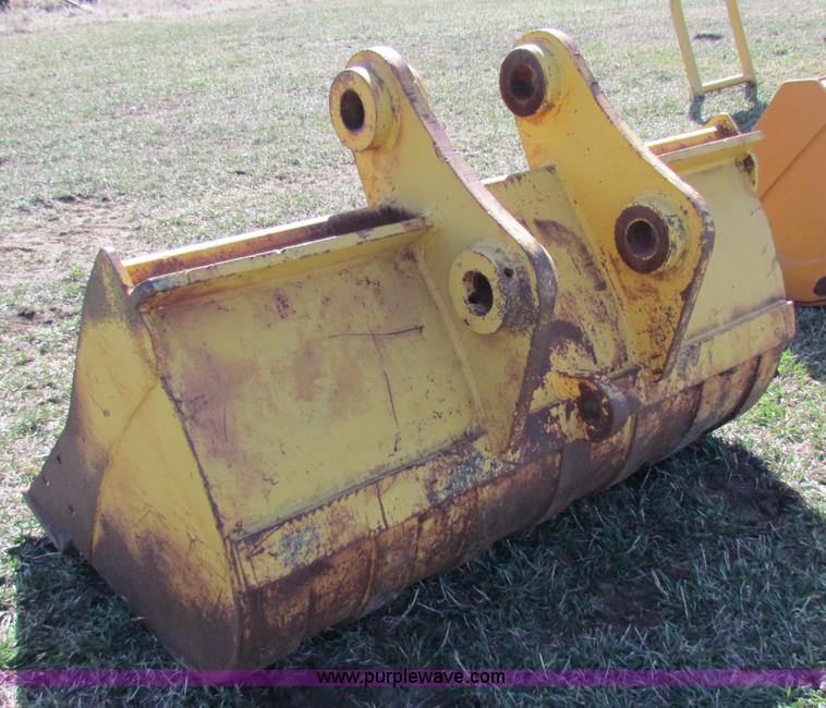image for item I9695 6' excavator bucket