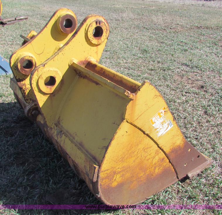 image for item I9695 6' excavator bucket