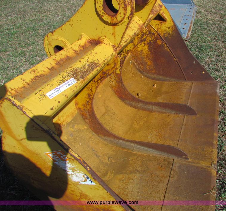image for item I9695 6' excavator bucket