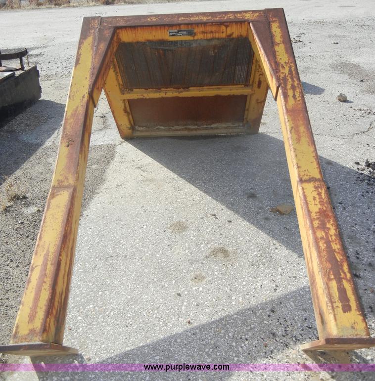 image for item U9855 1982 Torrance ROPS CAT12 canopy