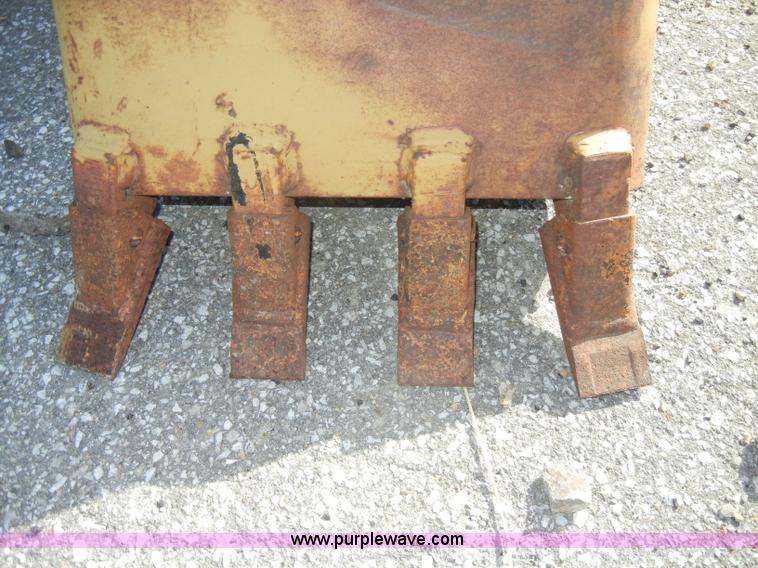 image for item U9861 12"W backhoe bucket