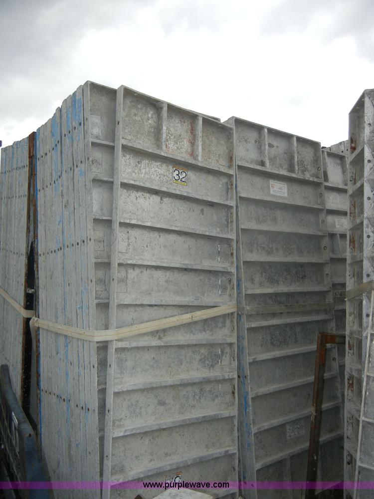 image for item U9908 Assorted 8'L aluminum concrete forms