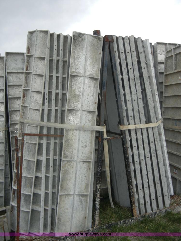 image for item U9908 Assorted 8'L aluminum concrete forms