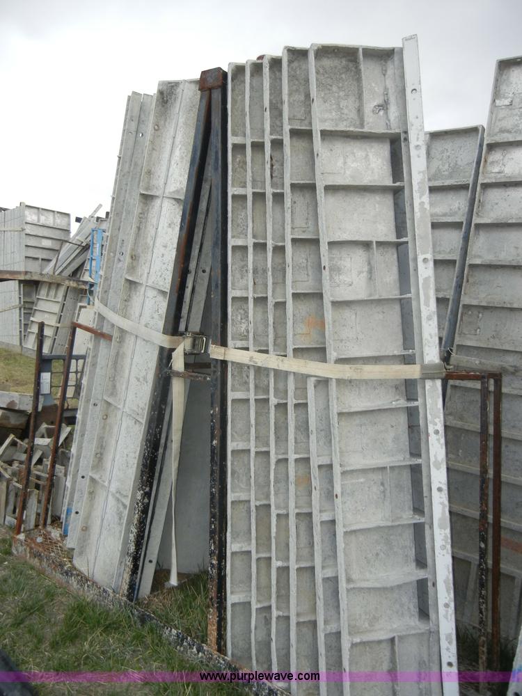 image for item U9908 Assorted 8'L aluminum concrete forms