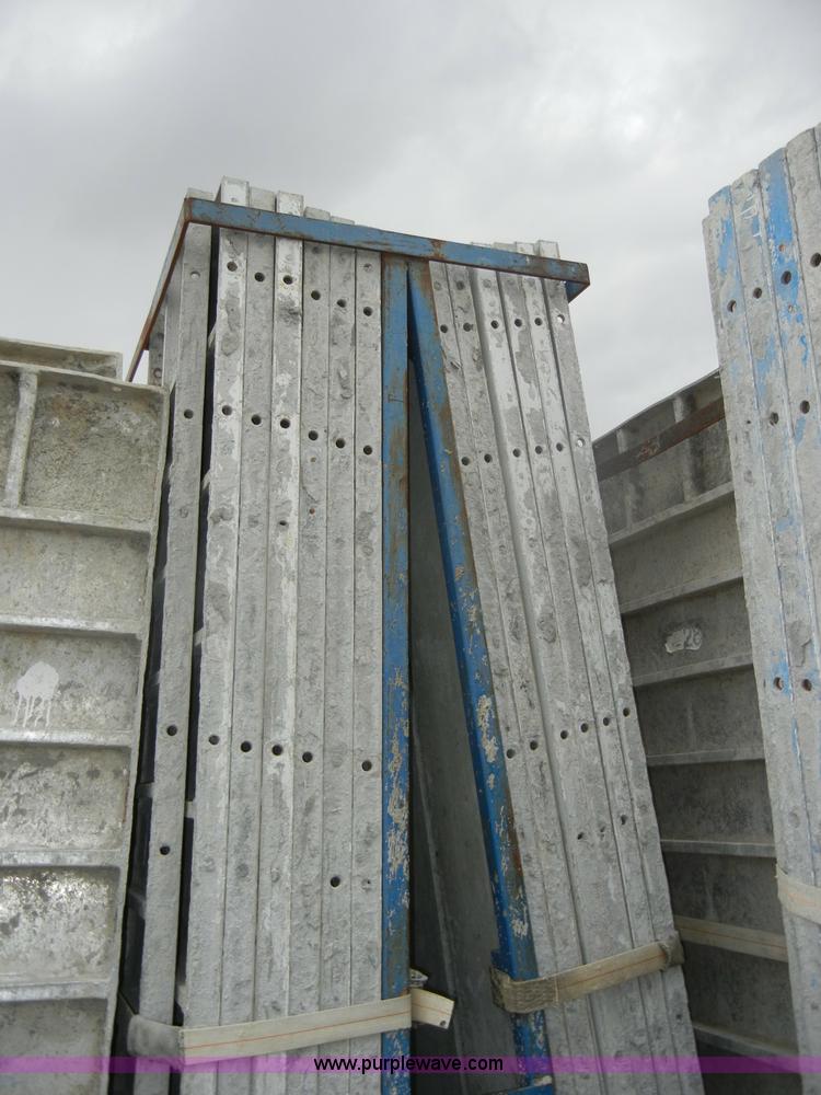image for item U9909 Assorted 9'L aluminum concrete forms