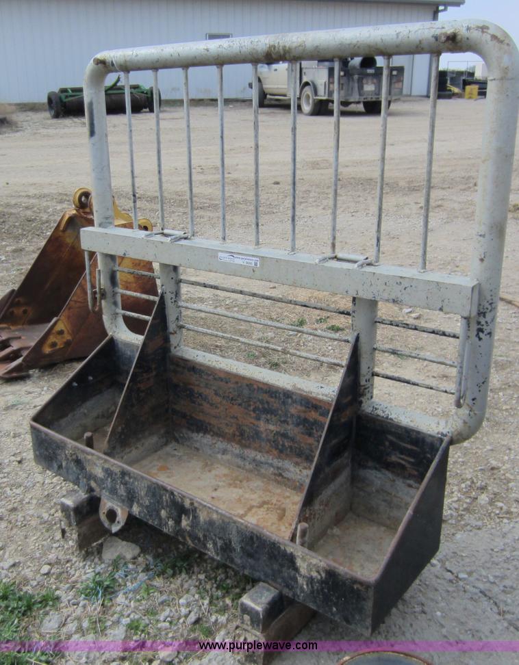 image for item V9000 Headache rack off of Mack semi truck