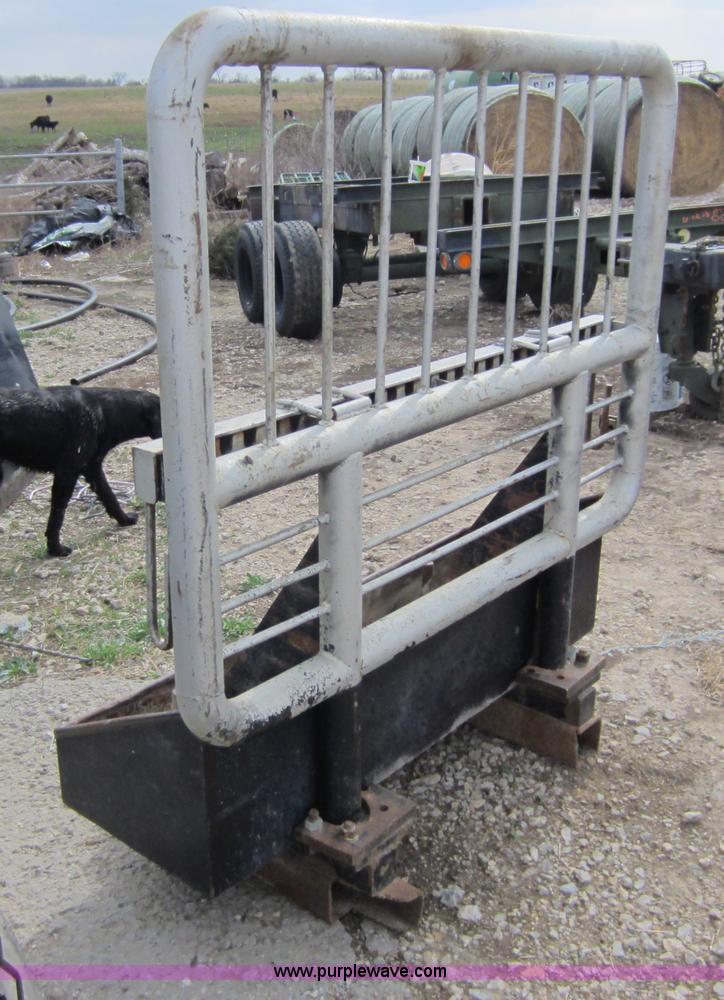 image for item V9000 Headache rack off of Mack semi truck