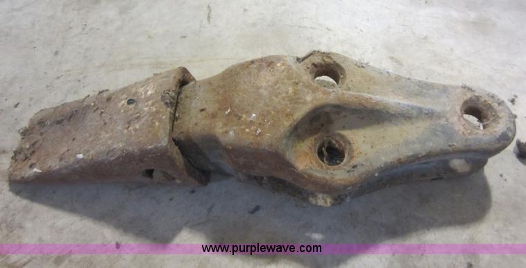 image for item V9005 (6) Caterpillar 966 track loader shanks and teeth