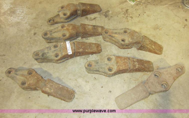 image for item V9005 (6) Caterpillar 966 track loader shanks and teeth