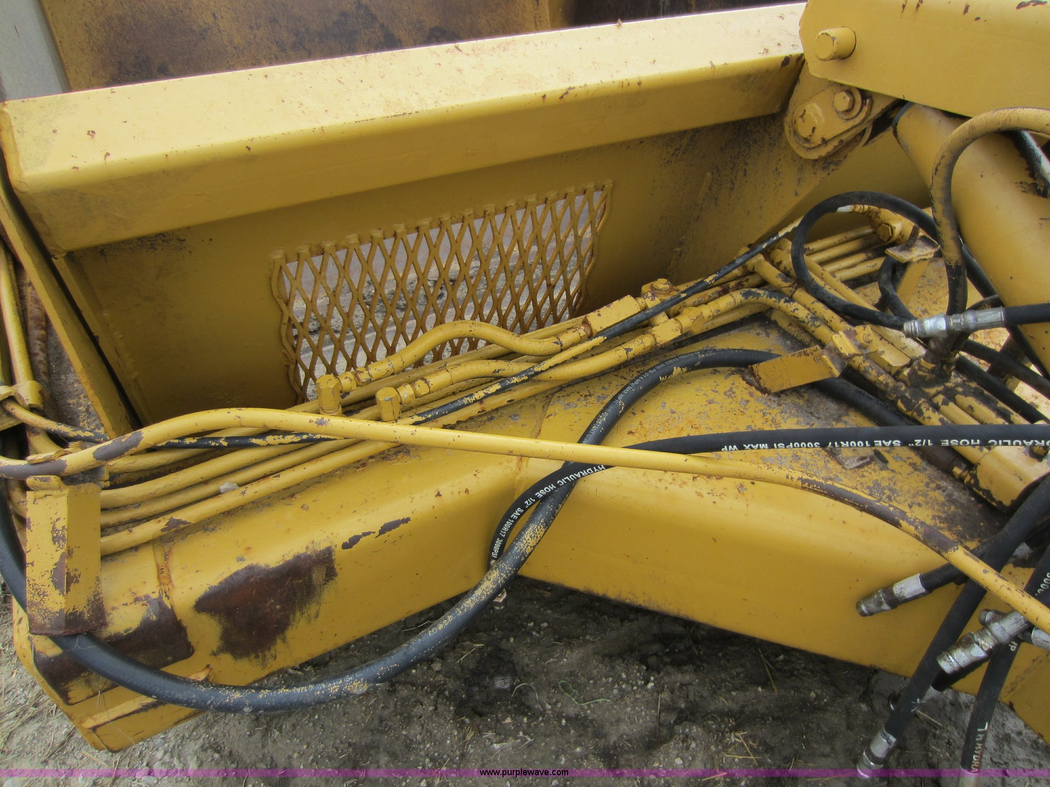 Reynolds 10C dirt pan in Independence, KS Item C5359 sold Purple Wave