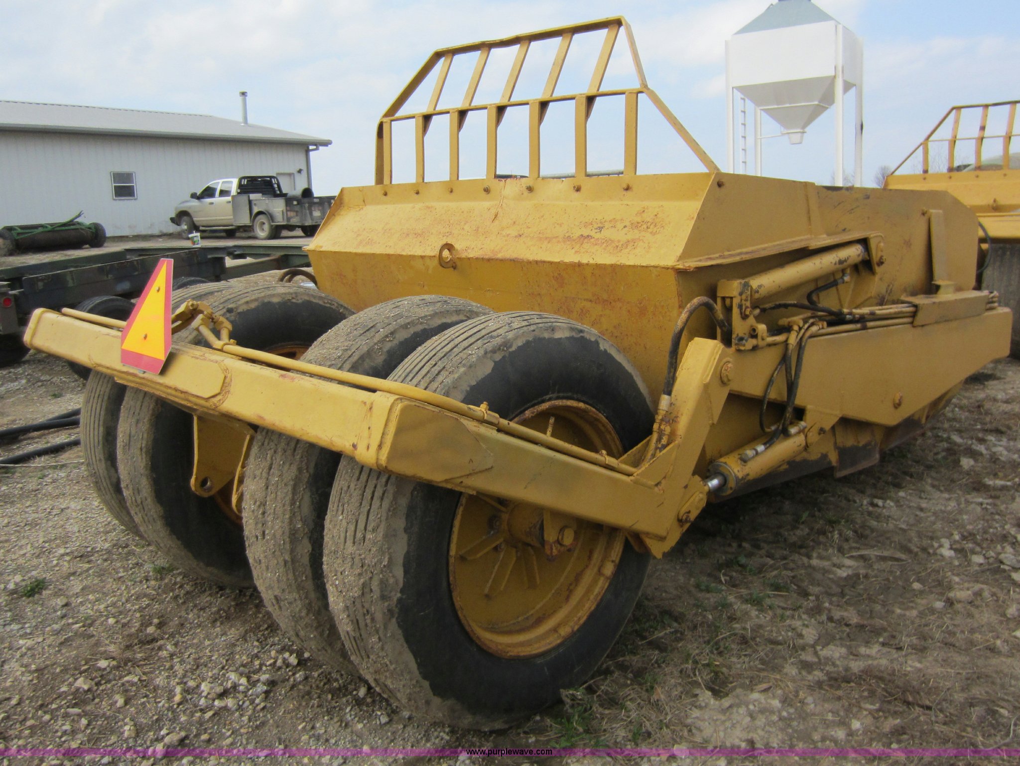 Reynolds 10C dirt pan in Independence, KS Item C5360 sold Purple Wave