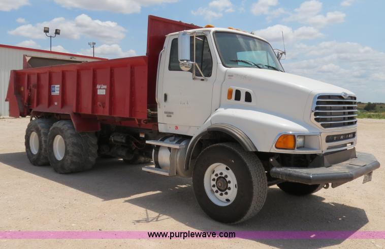 image for item B2423 2007 Sterling L9500 manure spreader truck