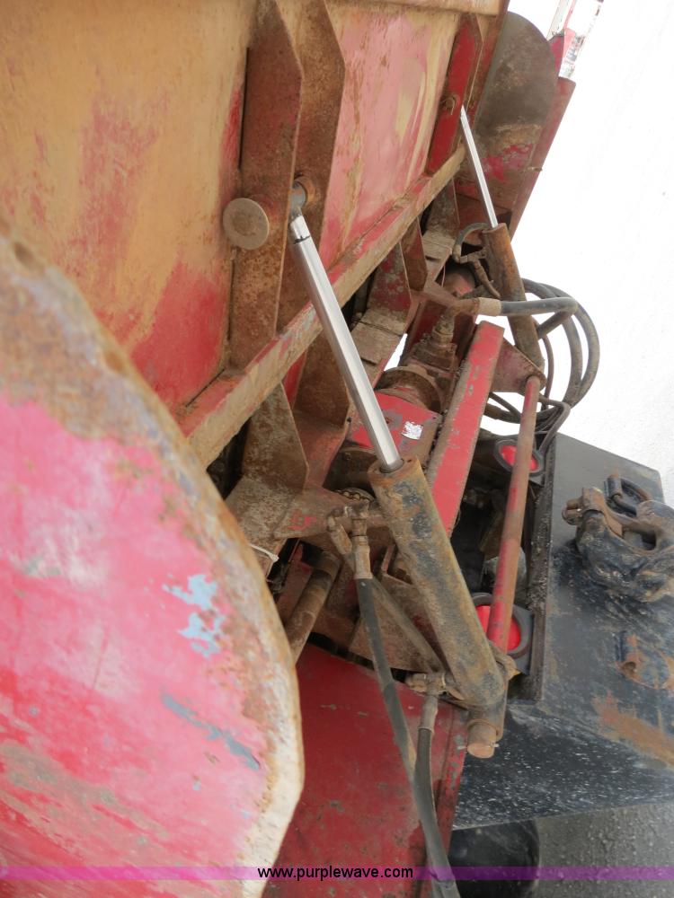 image for item B2423 2007 Sterling L9500 manure spreader truck