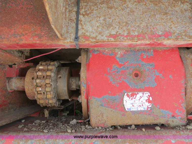 image for item B2423 2007 Sterling L9500 manure spreader truck