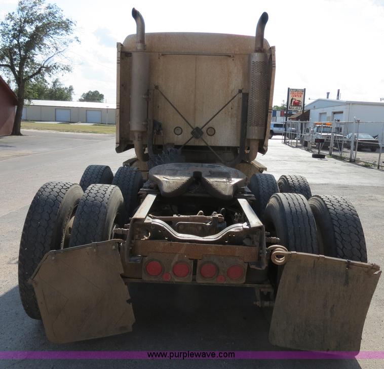 image for item B2432 1996 Mack CH613 semi truck