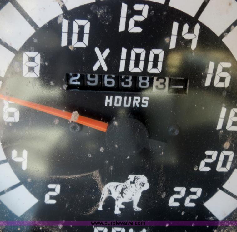 image for item B2432 1996 Mack CH613 semi truck