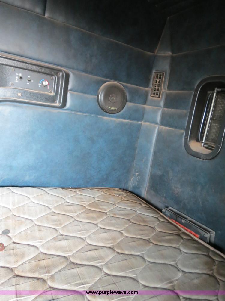 image for item B2432 1996 Mack CH613 semi truck