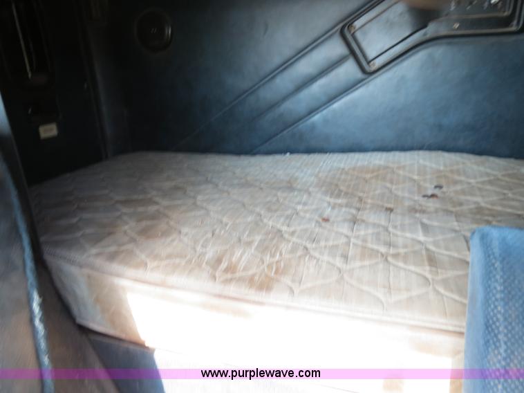 image for item B2432 1996 Mack CH613 semi truck