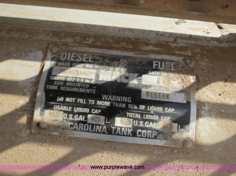 image for item B2432 1996 Mack CH613 semi truck