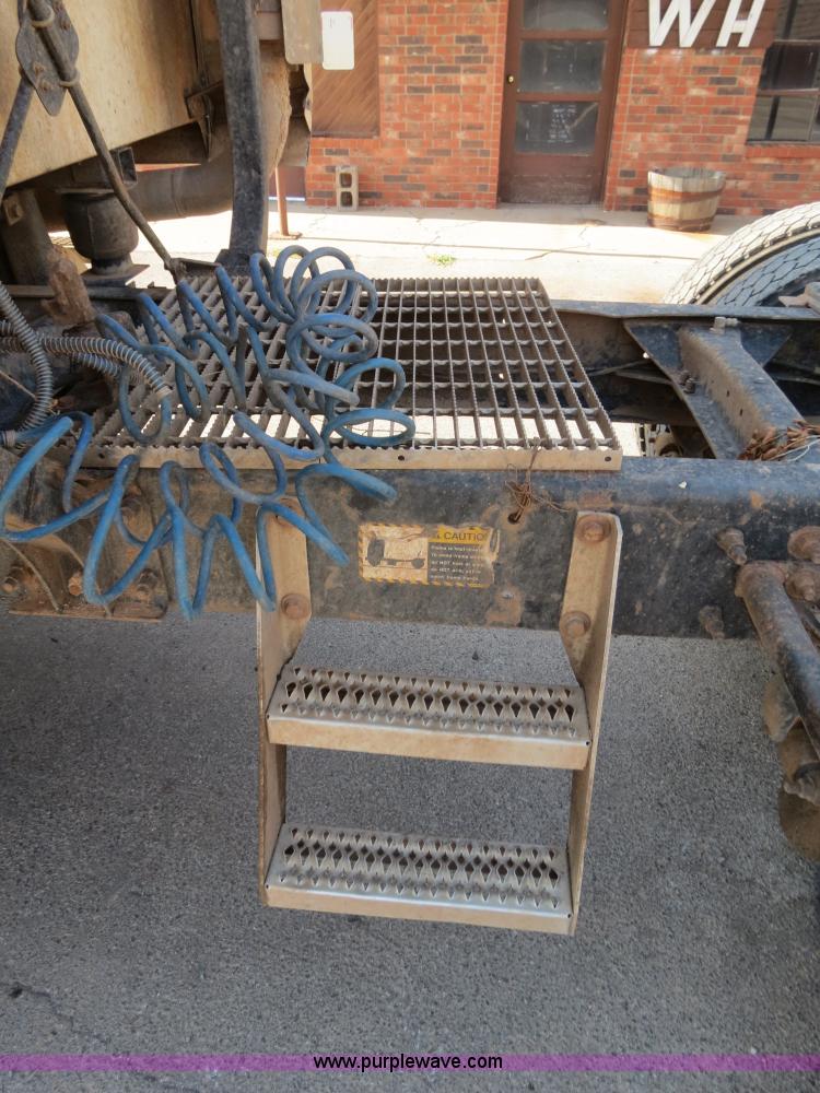 image for item B2432 1996 Mack CH613 semi truck