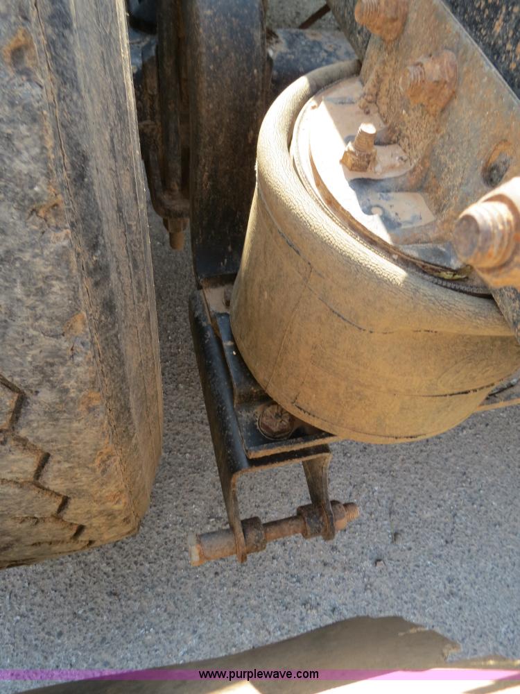 image for item B2432 1996 Mack CH613 semi truck