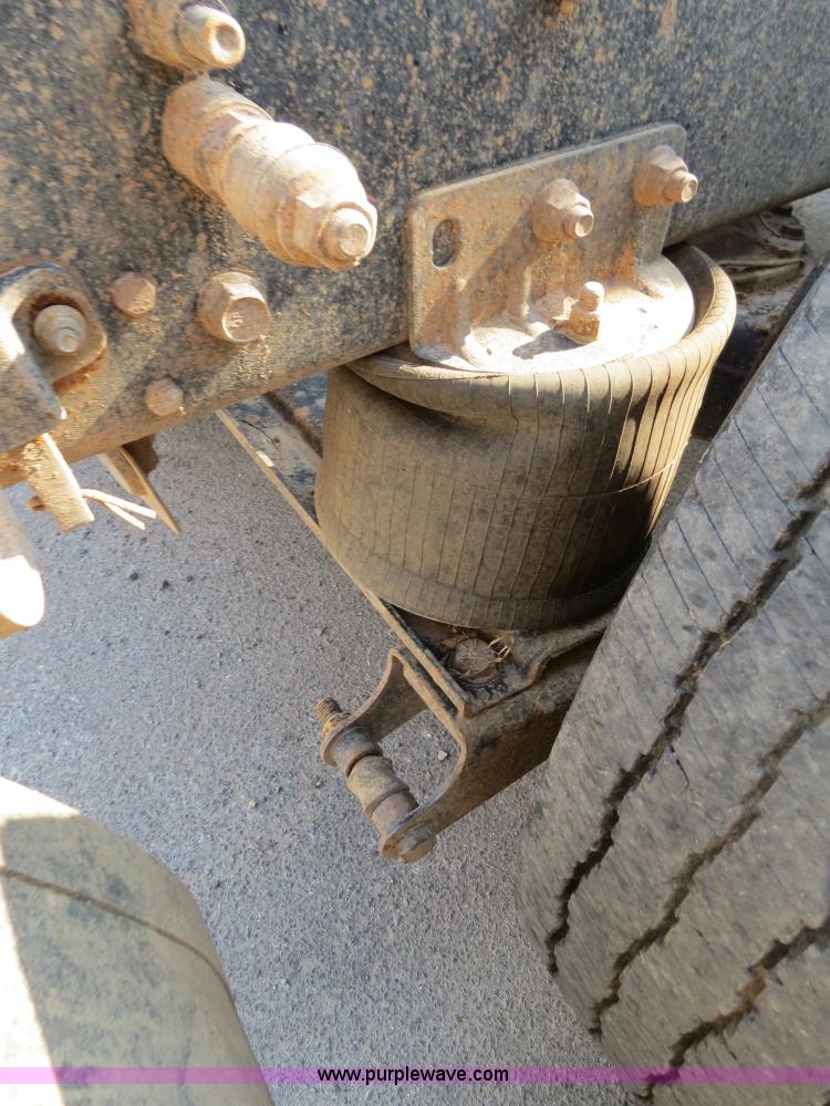 image for item B2432 1996 Mack CH613 semi truck