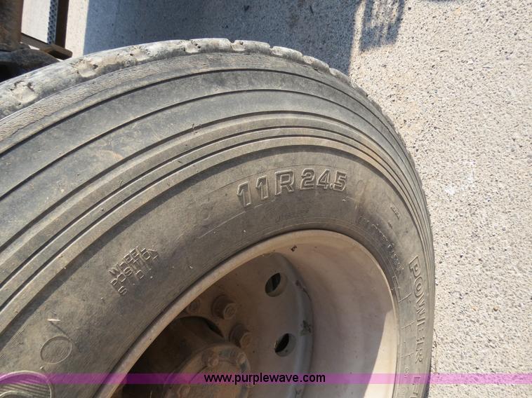 image for item B2432 1996 Mack CH613 semi truck