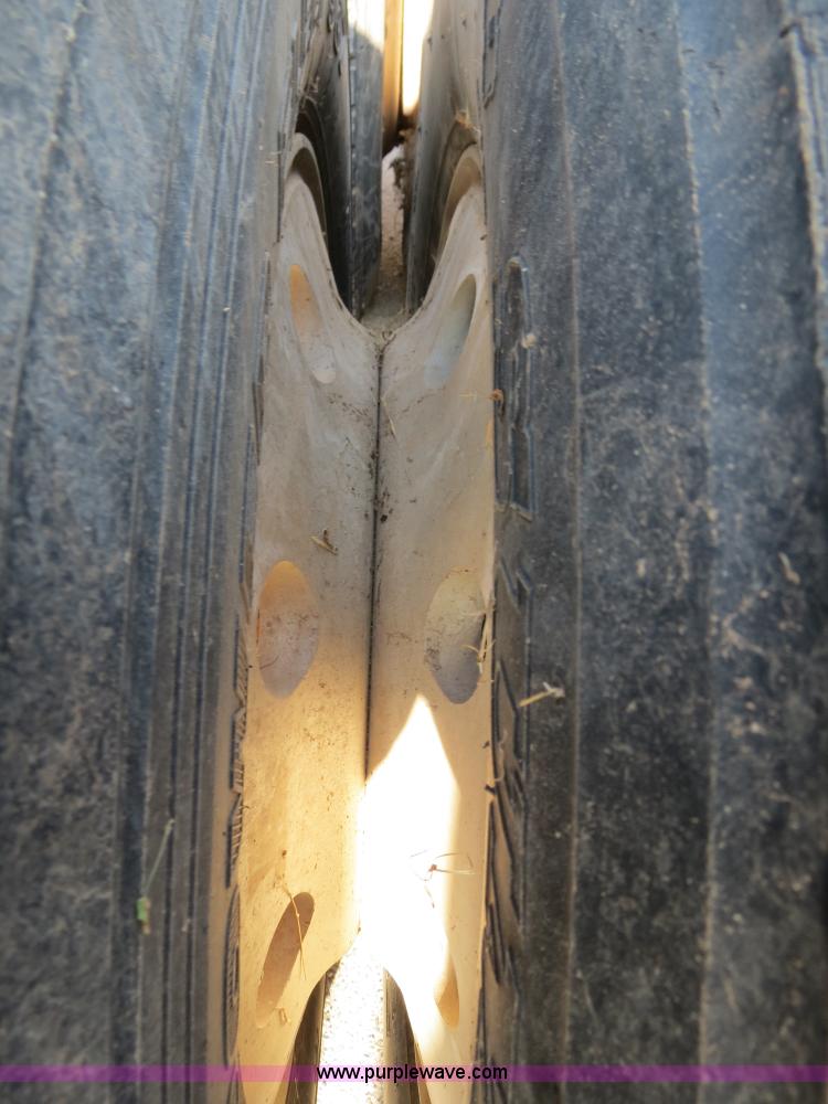 image for item B2432 1996 Mack CH613 semi truck