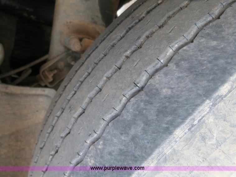 image for item B2432 1996 Mack CH613 semi truck