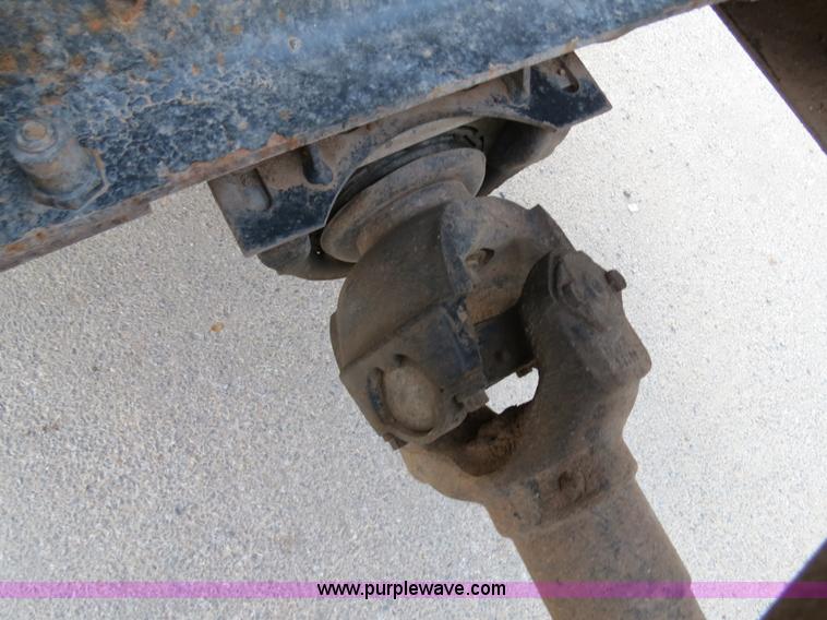 image for item B2432 1996 Mack CH613 semi truck