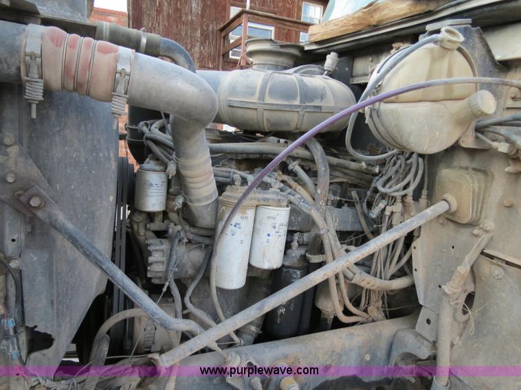 image for item B2432 1996 Mack CH613 semi truck