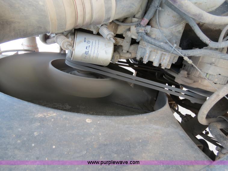 image for item B2432 1996 Mack CH613 semi truck