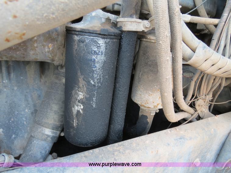 image for item B2432 1996 Mack CH613 semi truck