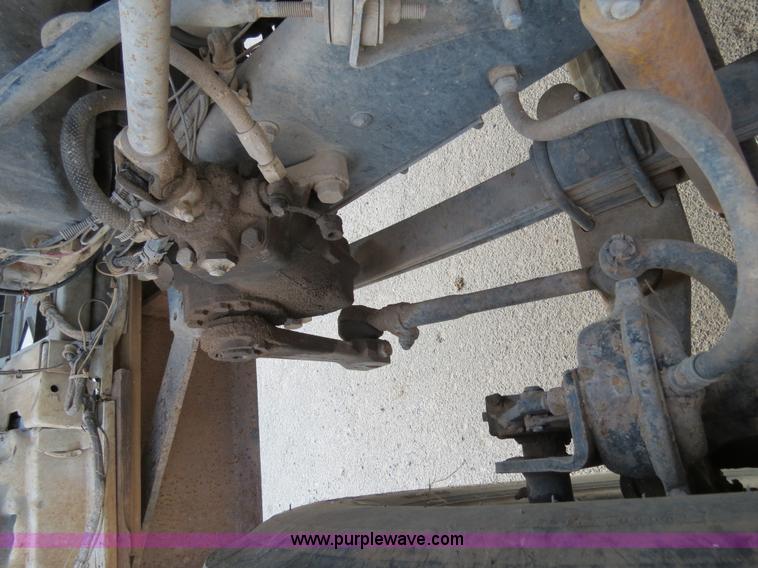 image for item B2432 1996 Mack CH613 semi truck