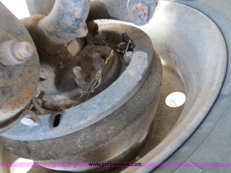 image for item B2432 1996 Mack CH613 semi truck