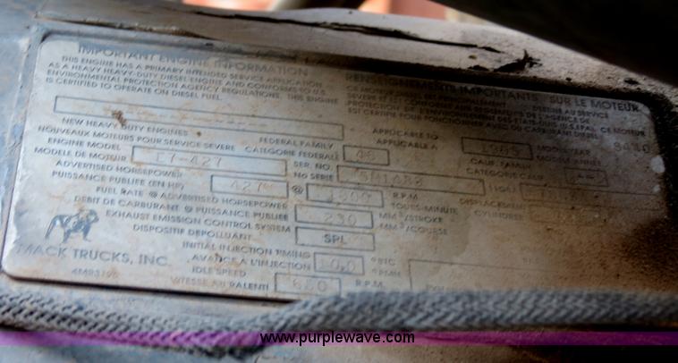 image for item B2432 1996 Mack CH613 semi truck