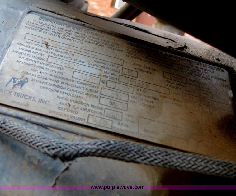 image for item B2432 1996 Mack CH613 semi truck