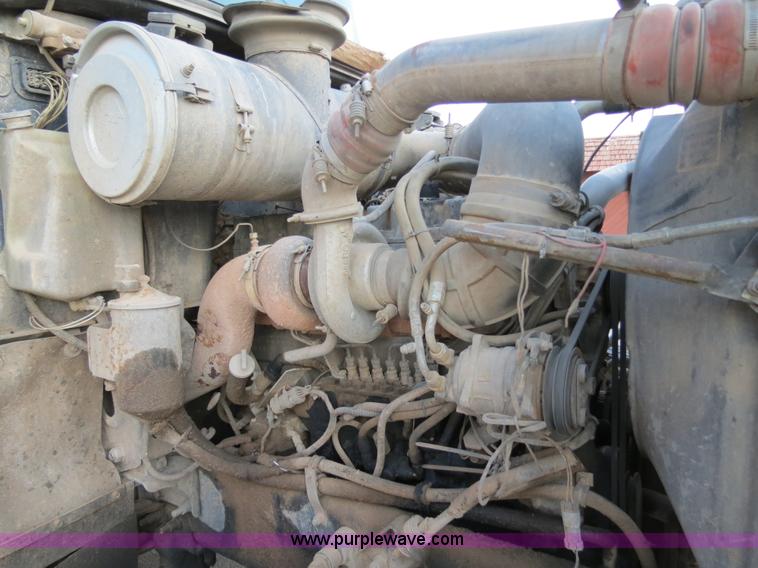 image for item B2432 1996 Mack CH613 semi truck