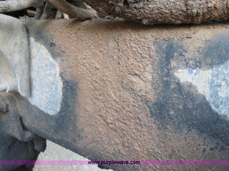 image for item B2432 1996 Mack CH613 semi truck