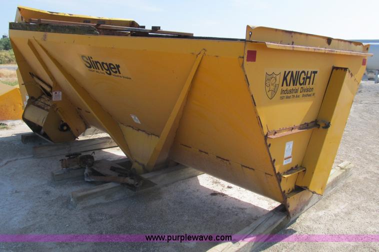 image for item B2733 Knight Slinger 725 manure spreader