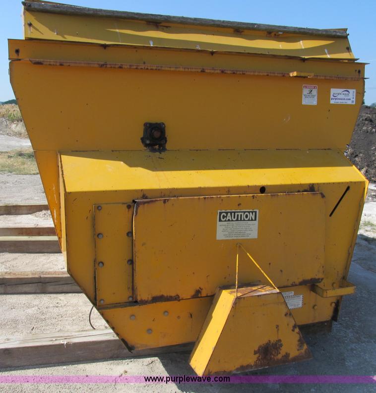 image for item B2733 Knight Slinger 725 manure spreader